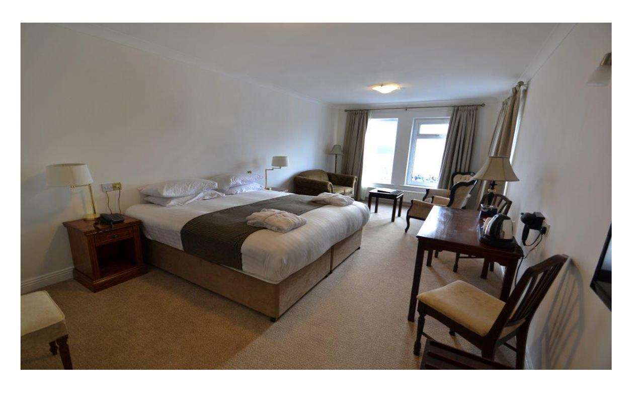 קיליבגס Bay View Hotel מראה חיצוני תמונה