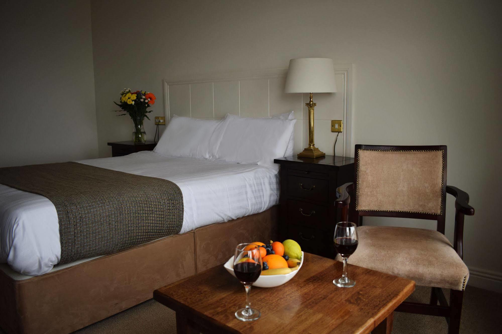 קיליבגס Bay View Hotel מראה חיצוני תמונה