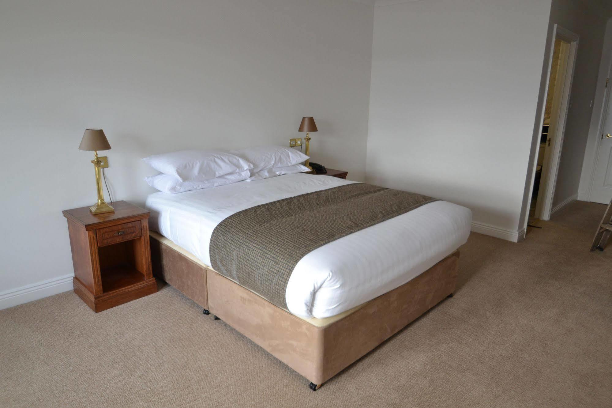 קיליבגס Bay View Hotel מראה חיצוני תמונה