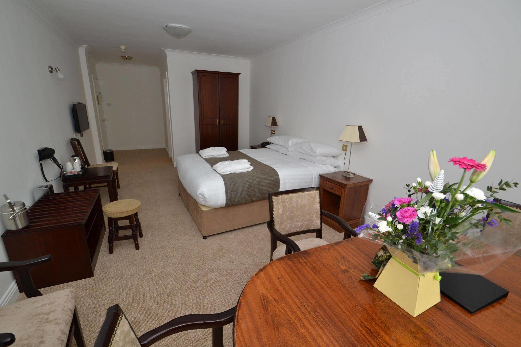 קיליבגס Bay View Hotel מראה חיצוני תמונה