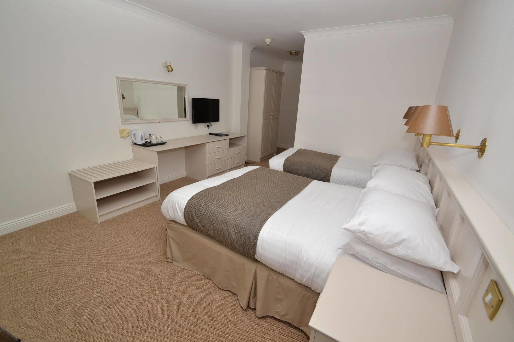 קיליבגס Bay View Hotel מראה חיצוני תמונה